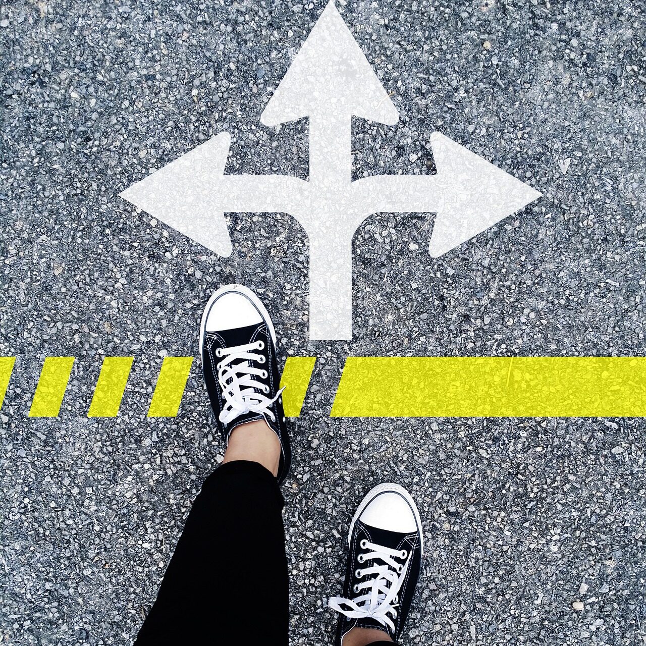 choose-the-right-direction-1536336_1280